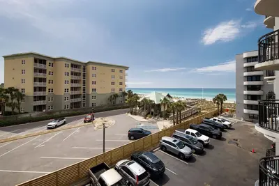 Image de Locations de vacances abordables avec une vue d'un million de dollars.