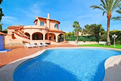 Image de Belle maison de vacances privée avec piscine privée, Wifi, climatisation, Tv, patio, parking