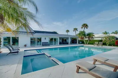Image de Nouveau! Lavish Vero Beach Escape avec piscine, bain à remous + quai