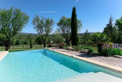 Image de Bel appartement dans une maison de vacances pour 4 personnes avec piscine, Wifi, patio et parking