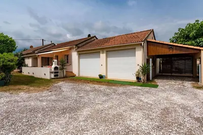 Image de Joli appartement dans une maison de vacances avec Wifi, Tv, patio, animaux admis et parking
