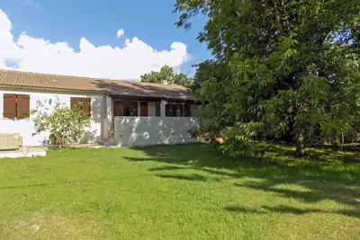 Image de Belle maison de vacances privée pour 8 personnes avec piscine privée, Wifi, Tv, patio et parking