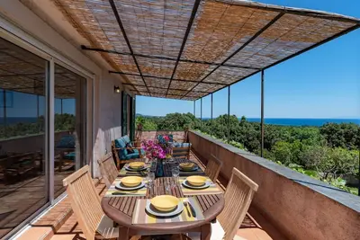 Image de Bel appartement avec climatisation, Wifi, Tv, terrasse, animaux admis, vue panoramique et parking