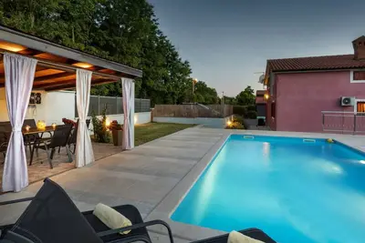 Image de Maison de vacances privée avec piscine privée, climatisation, Wifi, Tv, terrasse, parking
