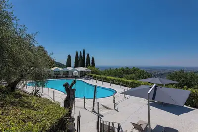 Image de Maison de vacances privée avec bain à remous, Wifi, climatisation, piscine privée, Tv, patio