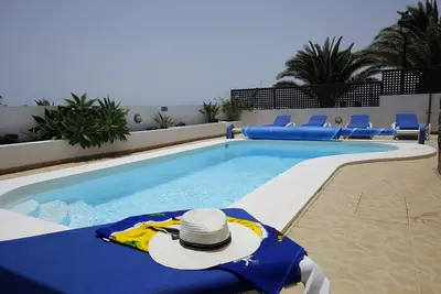 Image de Charming Los Mojones Villa | 3 Bedrooms | Child friendly Pool | Villa Lise | Short Walk to Old Town | Puerto Del Carmen