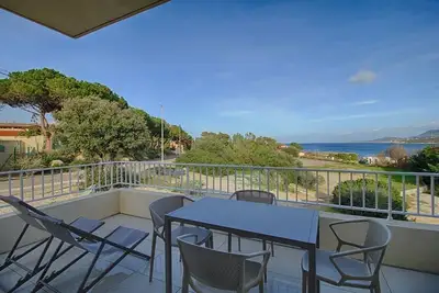 Marine de Sant'Ambroggio - Appartement moderne vue mer - F2 -A Marina 1