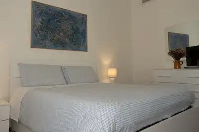 Image de Coast and Sea can accommodate 6 adults. Happy is the location in the center!