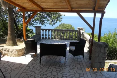 Image de maison à louer composée de deux appartements séparés, capacité 7 personnes