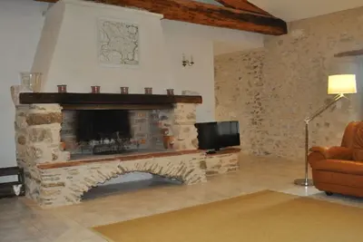 Image de Ancienne magnanerie aménagée dans un grand Mas en garrigue entre Nîmes et Uzès.