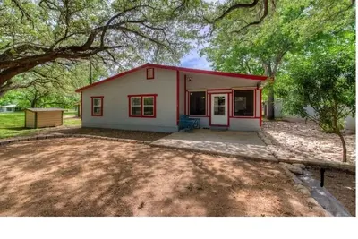 Image de Lil Granny's Lake House - Maison de 750 pieds carrés dans une subdivision tranquille sur le lac Lbj