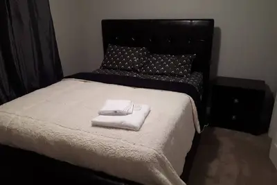 Image de Eazi Queen Bedroom Su