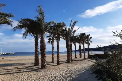 Image de Easy access to happiness. Bormes les mimosas studio cabin 2pers. 80m from the beach