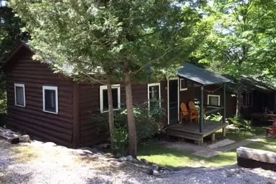 Image de Cabine 2 Chambres Ă Les Cheneaux Landing Resort