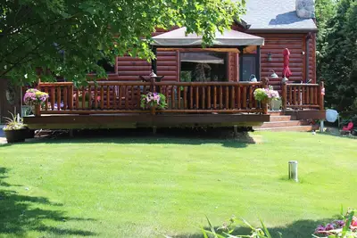 Image de Pristine log home with a western feel! It's not just a stay but an experience!