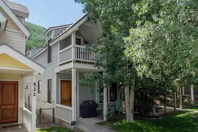 Image de Bluebird Day- Welcoming Townhome Close to Downtown & Ski Slopes