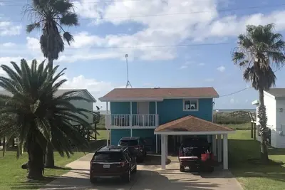 Image de Beach Front Home with Outstanding Views - Just a quick walk to the ocean.
