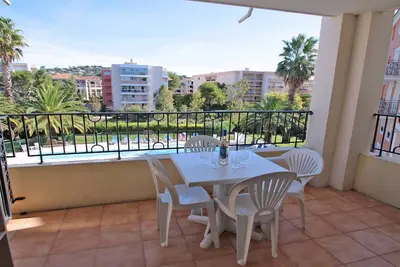 Image de Appartement T3 - 4/5 personnes - Piscine résidence - Climatisation - WiFi - Sainte Maxime -. . .