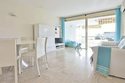 Image de Résidence de standing, terrasse et piscine