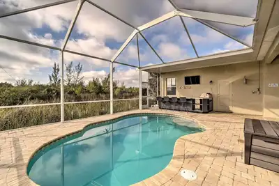 Image de Nouveau! Maison Canalfront avec piscine d'eau salée et bar sec!