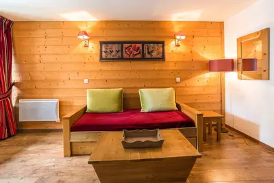 Image de Studio équipé avec balcon, proche thermes et centre, calme