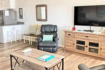 Image de Oceanfront 3 chambres 2 salles de bain en duplex Ă Emerald Isle.