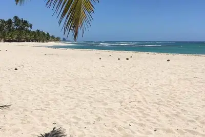 Image de Grand condo sur la plage avec vue sur l'océan, wifi et netflix gratuits