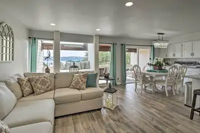 Image de Nouveau! Lakefront Resort Living: piscine, tennis et plus encore!