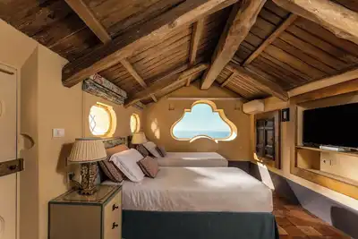 Image de Villa de luxe avec vue sur la mer, piscine intérieure et extérieure, chef privé, petit-déjeuner