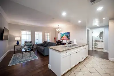 Image de Grand 2Br 2Ba au coeur du Lake Las Vegas Village!