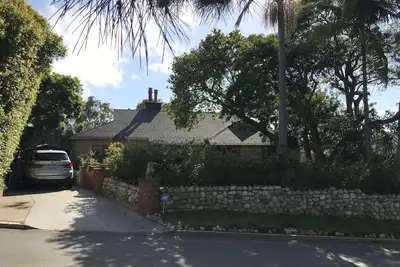 Image de Cottage sur la plage avec jardin avant et arrière, à seulement 15 minutes à pied de la plage