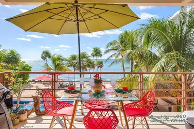 Image de Nouveau condo en bord de mer au 2e étage avec piscine, vue sur les Caraïbes, climatisation et Wifi!