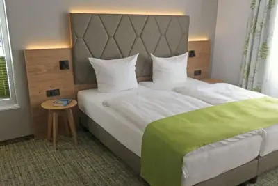 Image de Chambre double confort Np accessible aux fauteuils roulants douche / Wc - Diamanthotel Idar-Oberstein