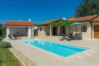 Image de Maison de vacances privée avec climatisation, piscine privée, Wifi, Tv, terrasse, parking