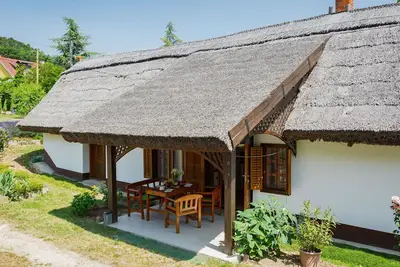 Image de Merveilleuse maison de vacances privée pour 4 personnes avec Wifi, Tv, terrasse et parking