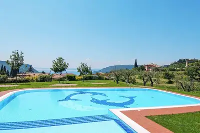 Image de Joli appartement pour 6 personnes avec Wifi, climatisation, piscine, Tv et patio