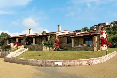 Image de Agréable appartement avec Wifi, piscine, climatisation, Tv, terrasse, animaux admis et parking