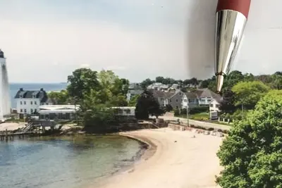 Image de Appartement en face de la plage privée de la rue.