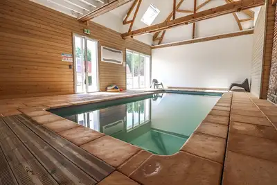 Image de Domaine \"la longère\" 14 pers piscine couverte et chauffée