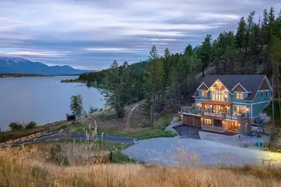 Image de White Wolf Lodge - Nouvelle maison de luxe au bord du lac - Amarrage de bateau et vue sur la montagne!