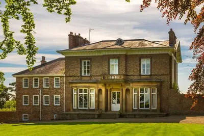 Image de Brook Hall à Wighill, Yorkshire, est un grand manoir familial construit en 1835.