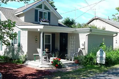 Image de Gray's Cottage - The Beach is Calling - À quelques pas de la plage et du centre-ville