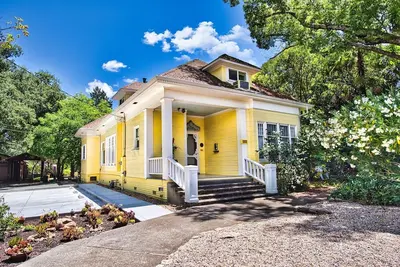 Image de Regal 4bd / 4ba Victorian Home - 2 pâtés de maisons du centre-ville de Calistoga