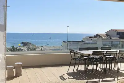 Image de Maison 130m2 haut de gamme face Ă la mer avec vaste terrasse et parking