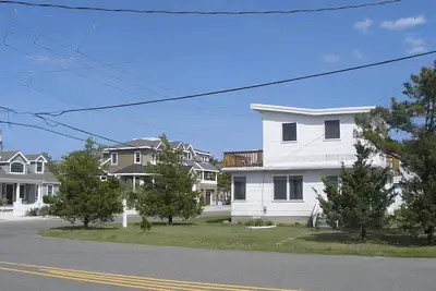 Image de Maison, 1 1/2 Blks de l'océan, 4 Br 2 Ba (12 personnes), disponible la semaine du 6/21