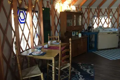 Image de Dancing Crane Writing Center and Artist Retreat Eco Yurt