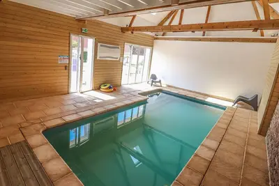 Image de 2 gîtes pour 24 pers avec piscine couverte et chauffée