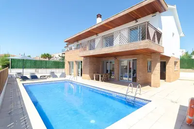 Image de Club Villamar - Grande villa avec piscine privée, barbecue située à Blanes et à seulement 400m. d. . .