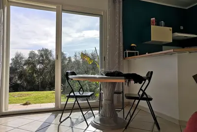 Image de rez de villa T2bis au calme