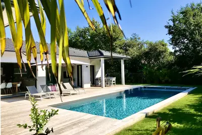 Image de Superbe Villa climatisée & piscine chauffée entre terre et mer.